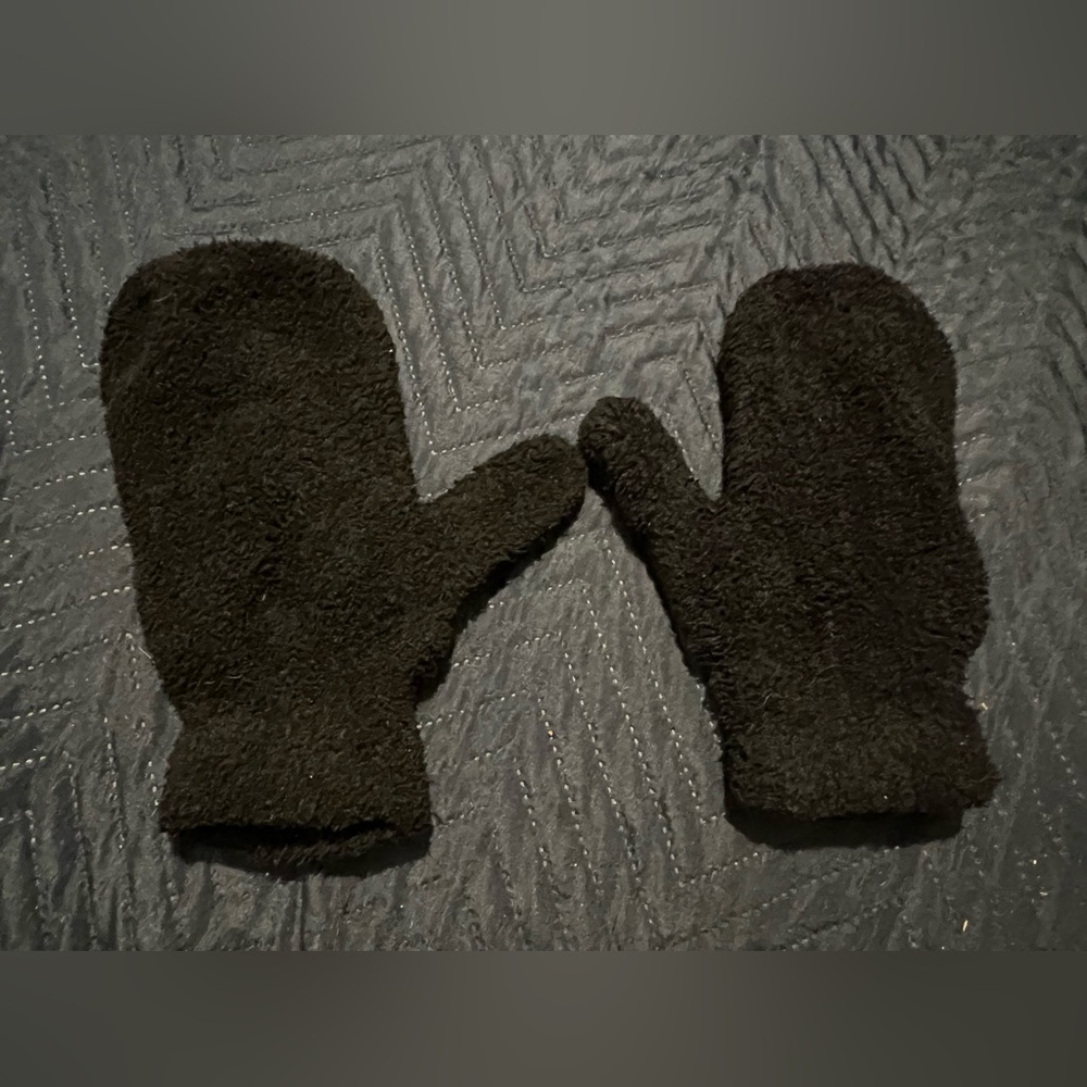 🥰 4/$25- Mittens